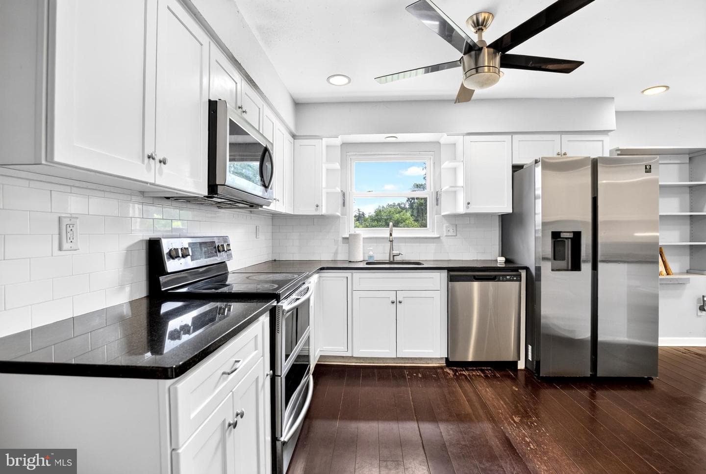 1745 Larkin Road photo 10