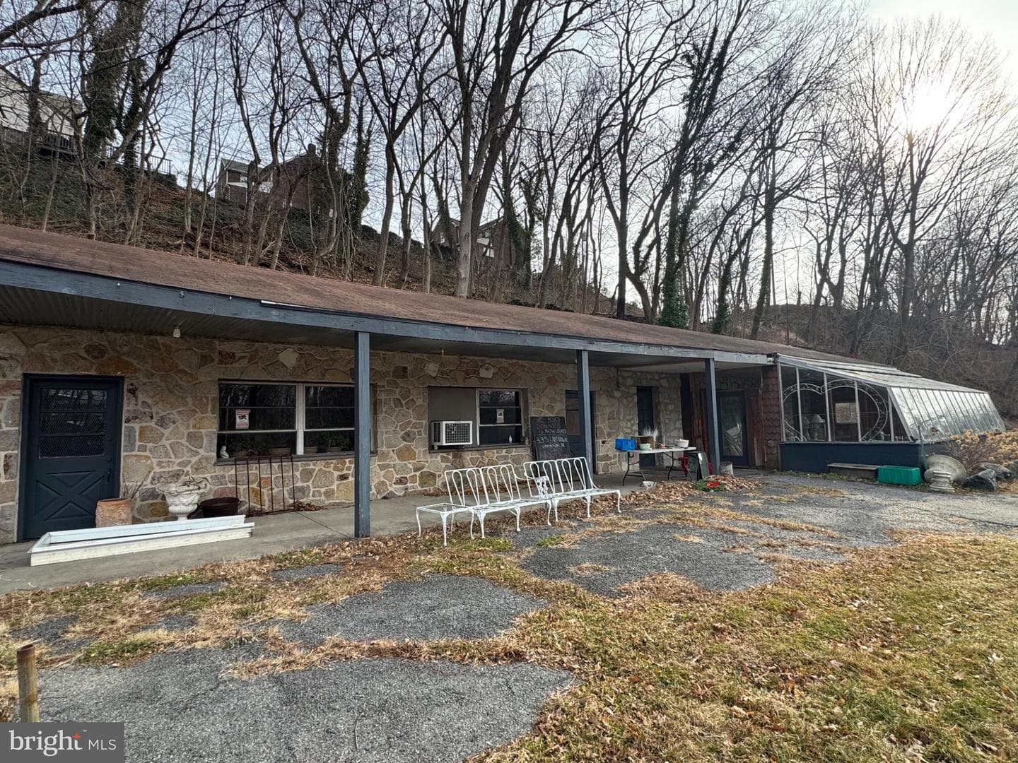 233 Scottdale Road photo 3