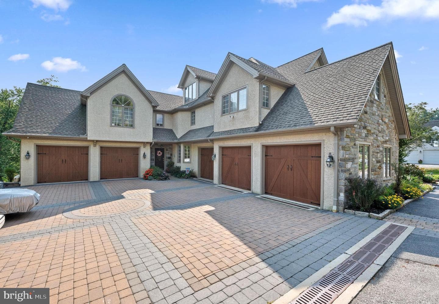 365 Arbor Circle, Media