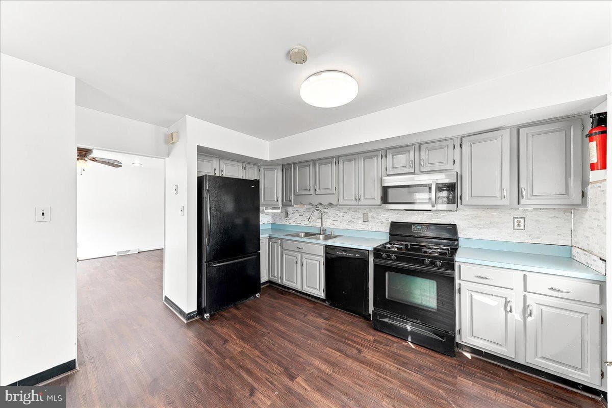 426 Sharp Avenue photo 11