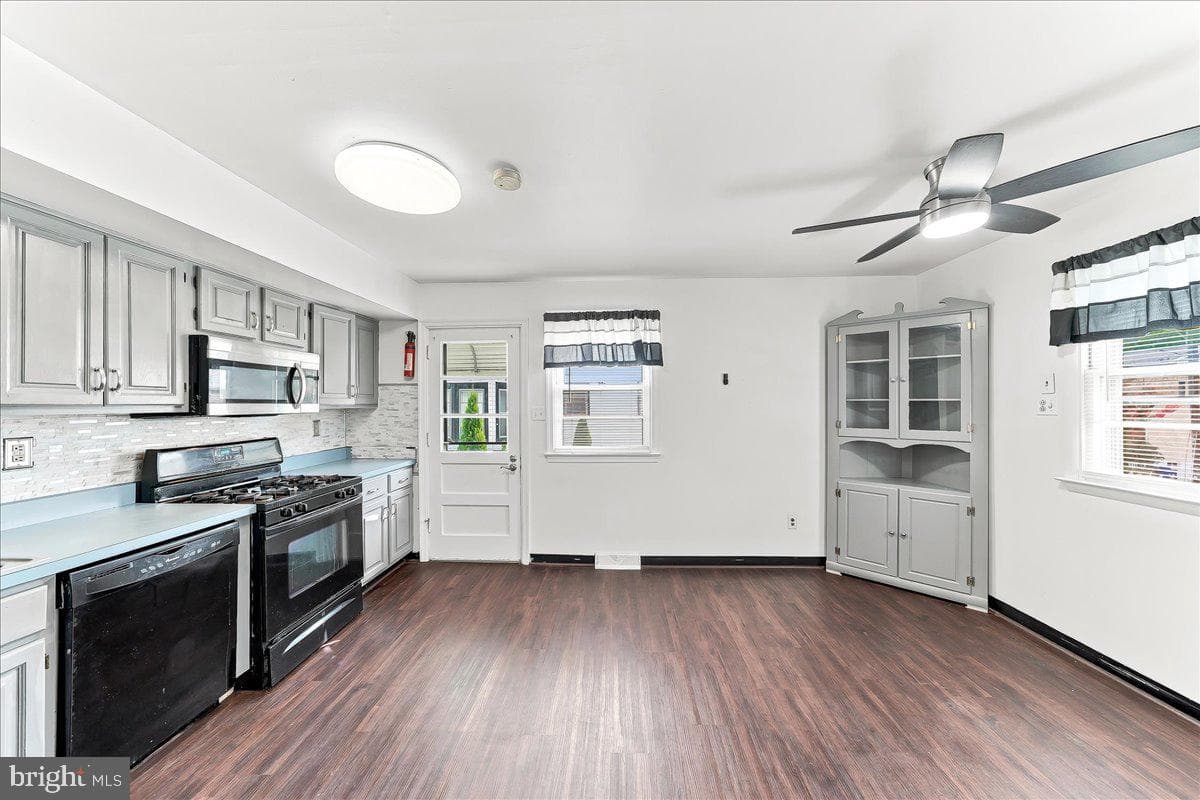 426 Sharp Avenue photo 8