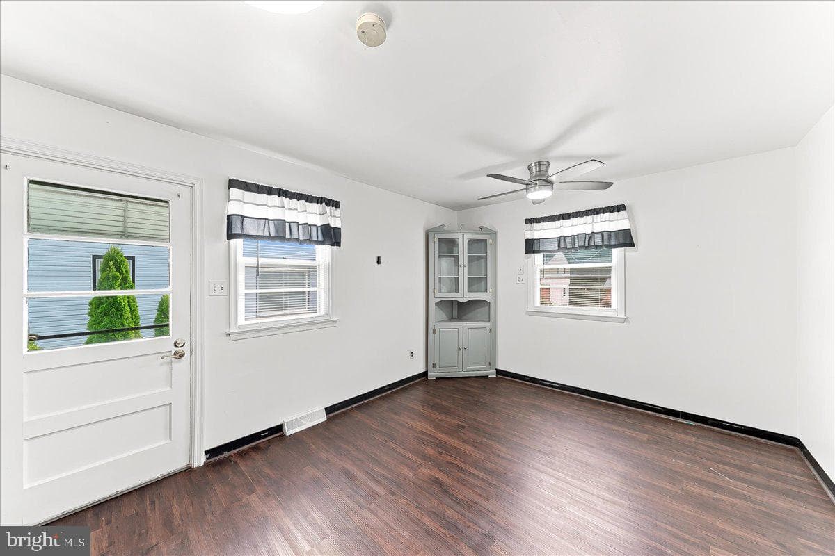 426 Sharp Avenue photo 9