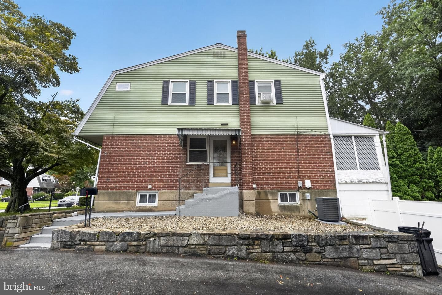 1420 Grace Road photo 3