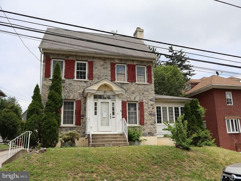 219 Wayne Avenue, Lansdowne