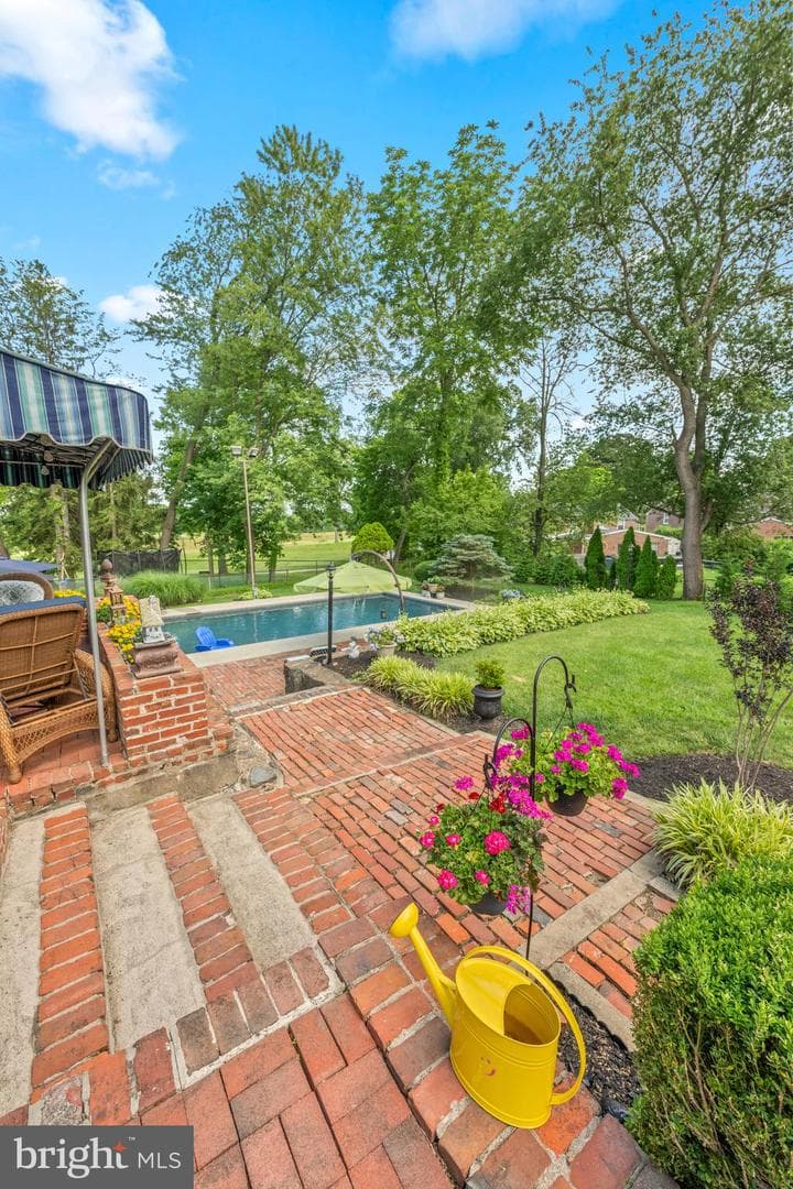 217 Hemlock Lane photo 4