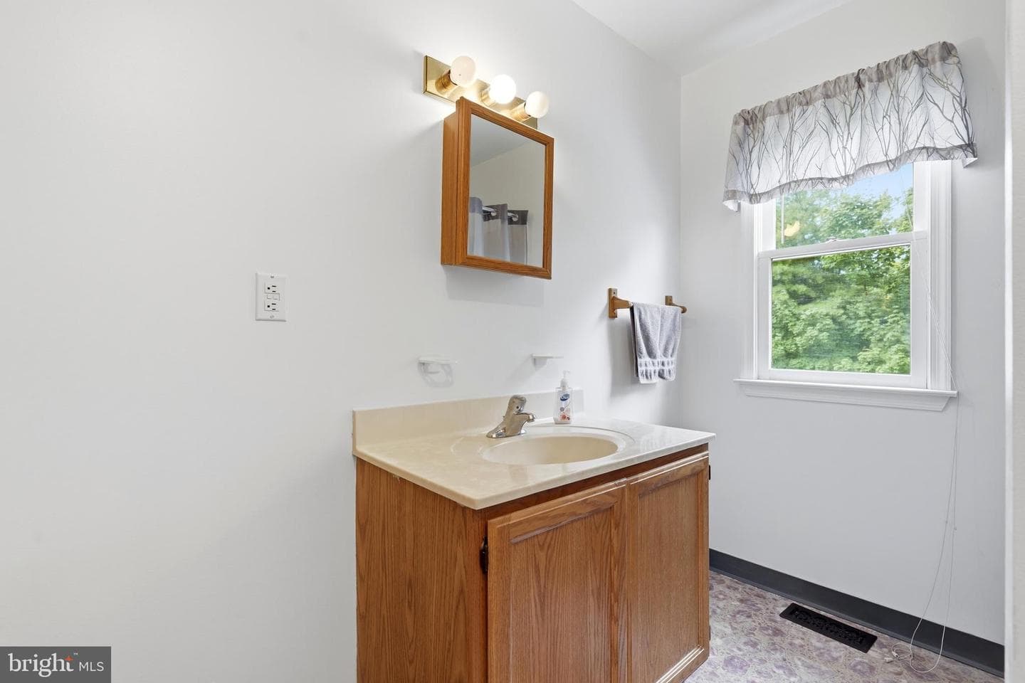201 Summit Avenue photo 17