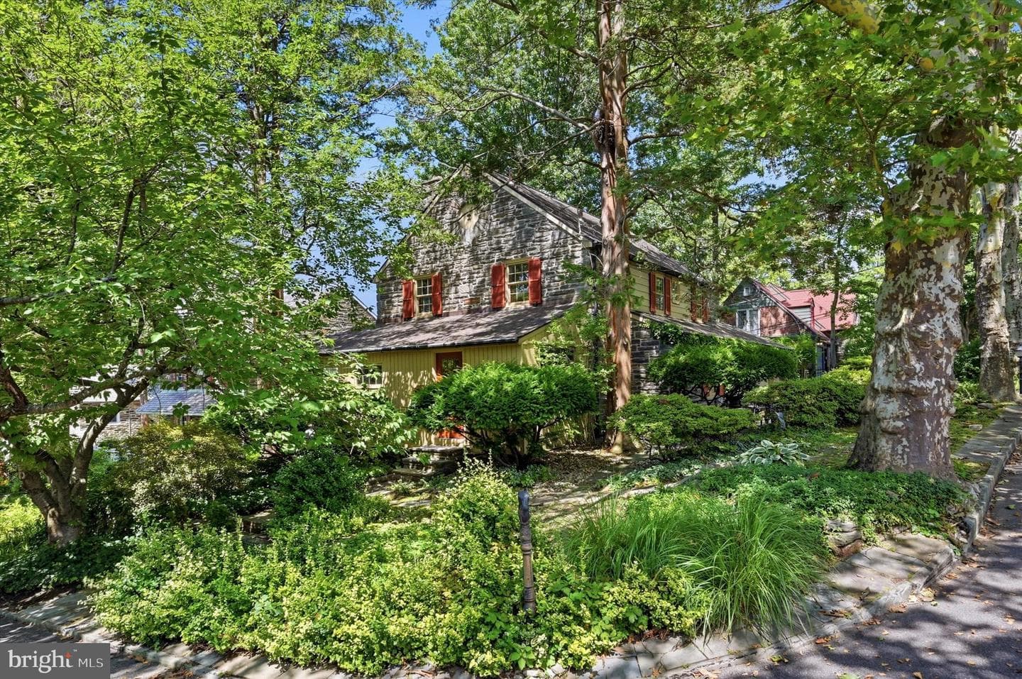 1010 Crest Road photo 2