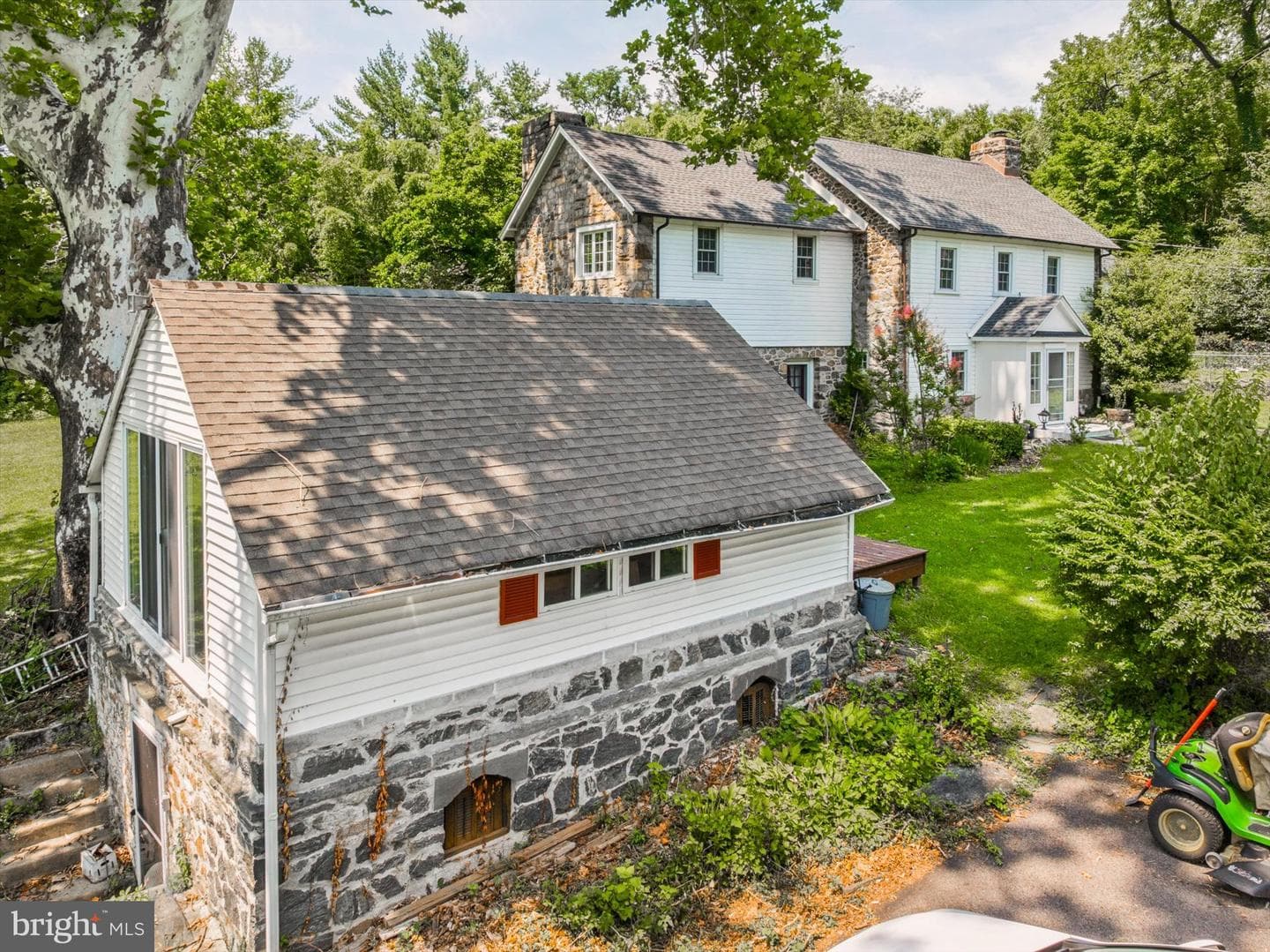 230 Sproul Road photo 4
