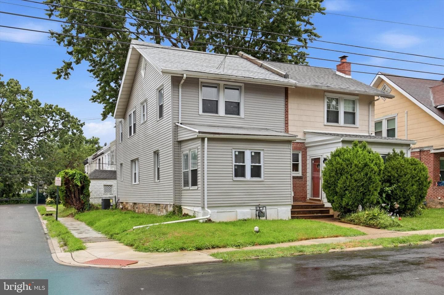 216 Woodlawn Avenue photo 1