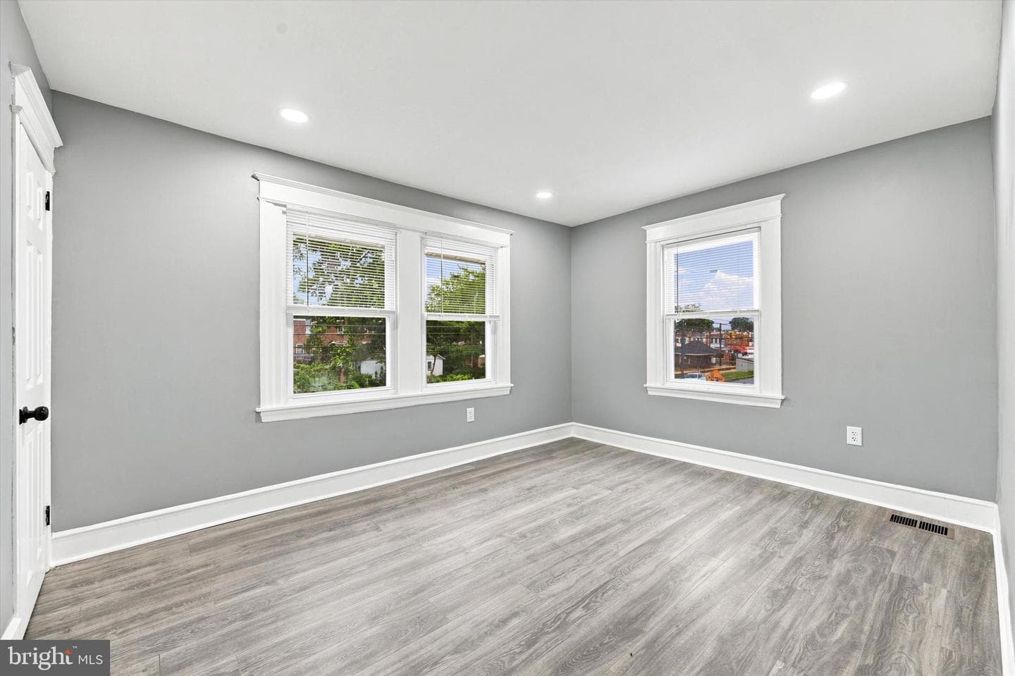 216 Woodlawn Avenue photo 12