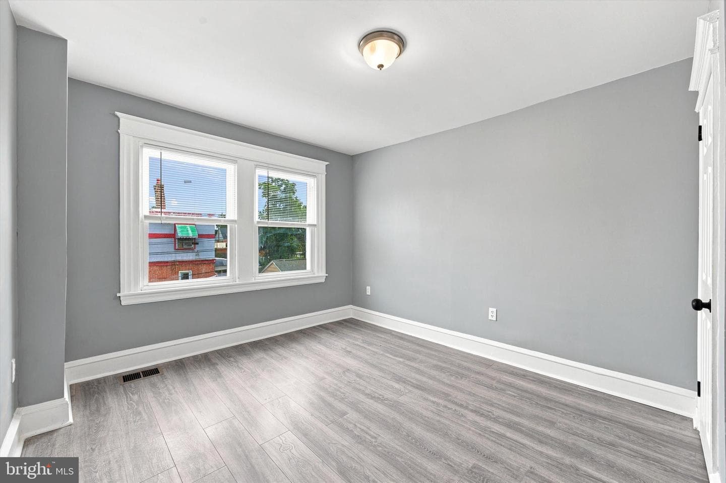 216 Woodlawn Avenue photo 14