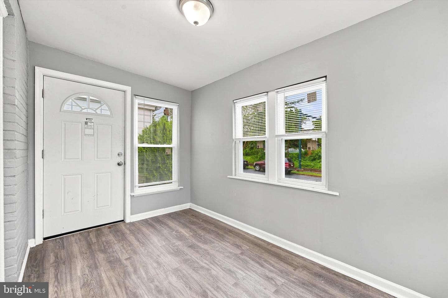 216 Woodlawn Avenue photo 2