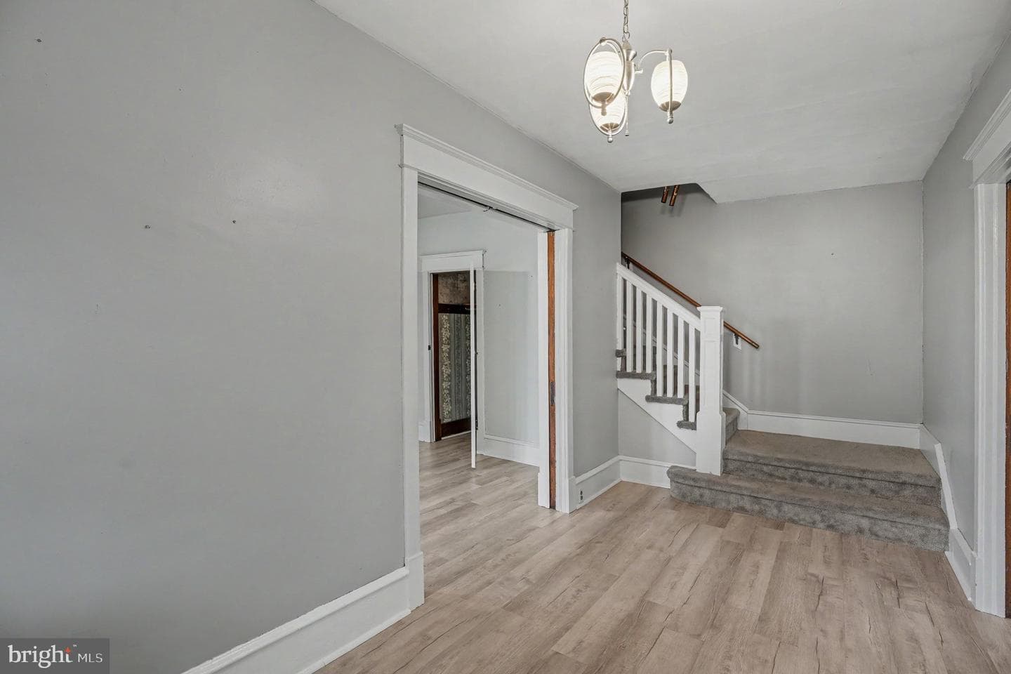 210 E Winona Avenue photo 5