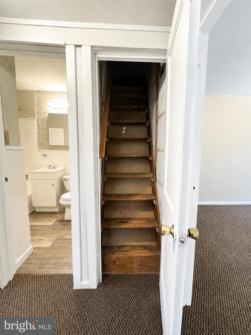 410 Austin Court photo 9
