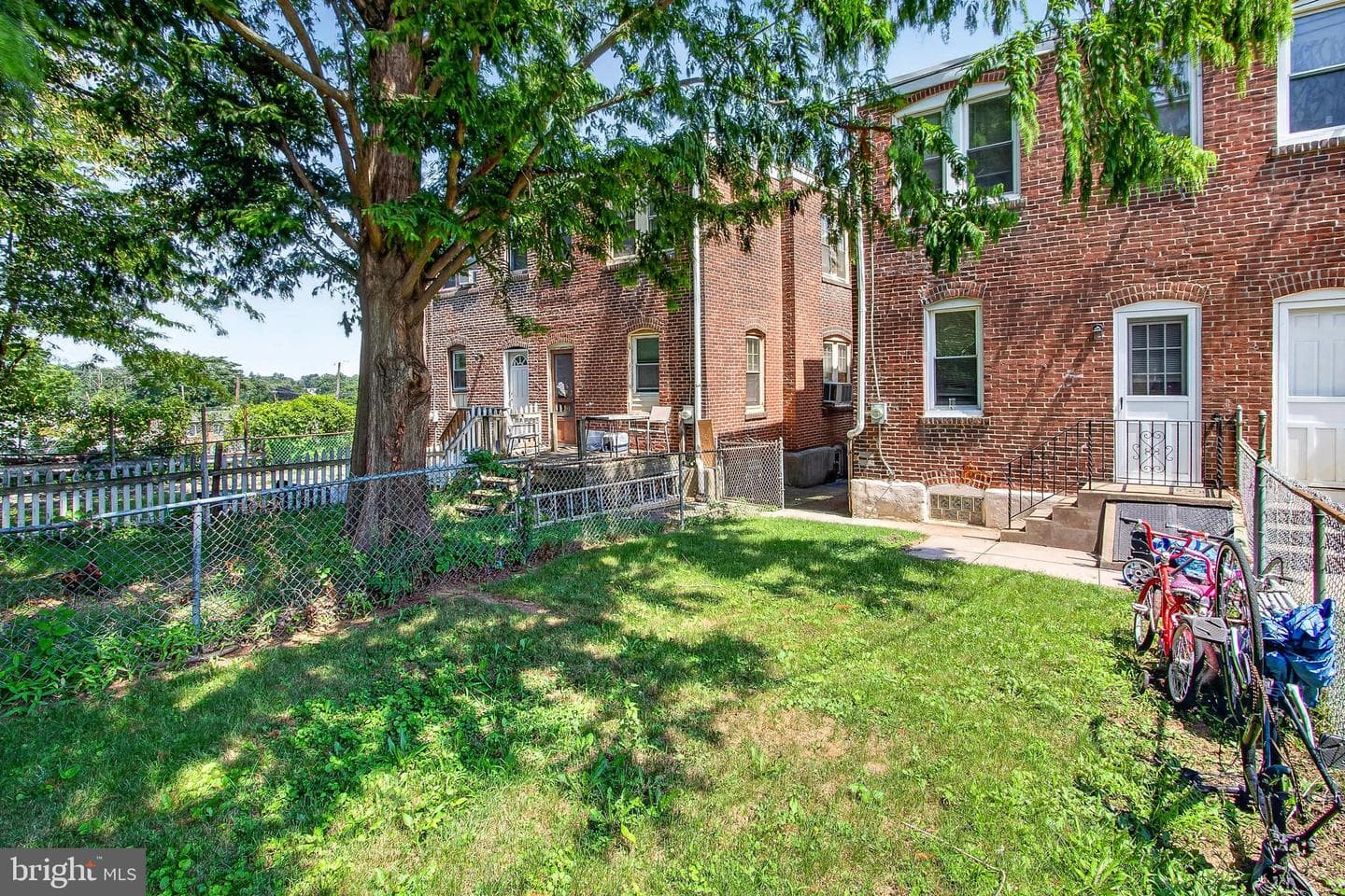 1106 Lawrence Avenue photo 22