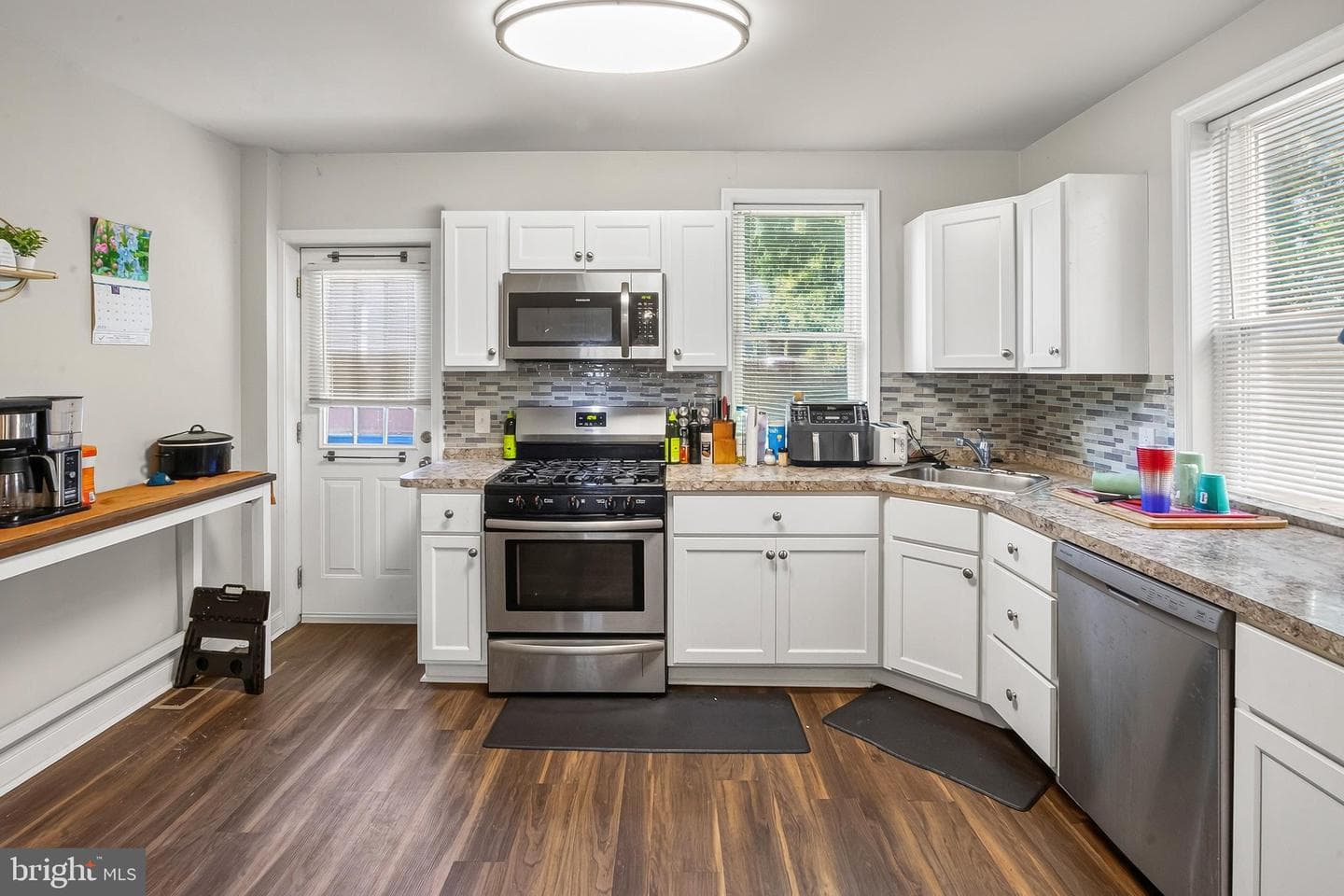 1106 Lawrence Avenue photo 8