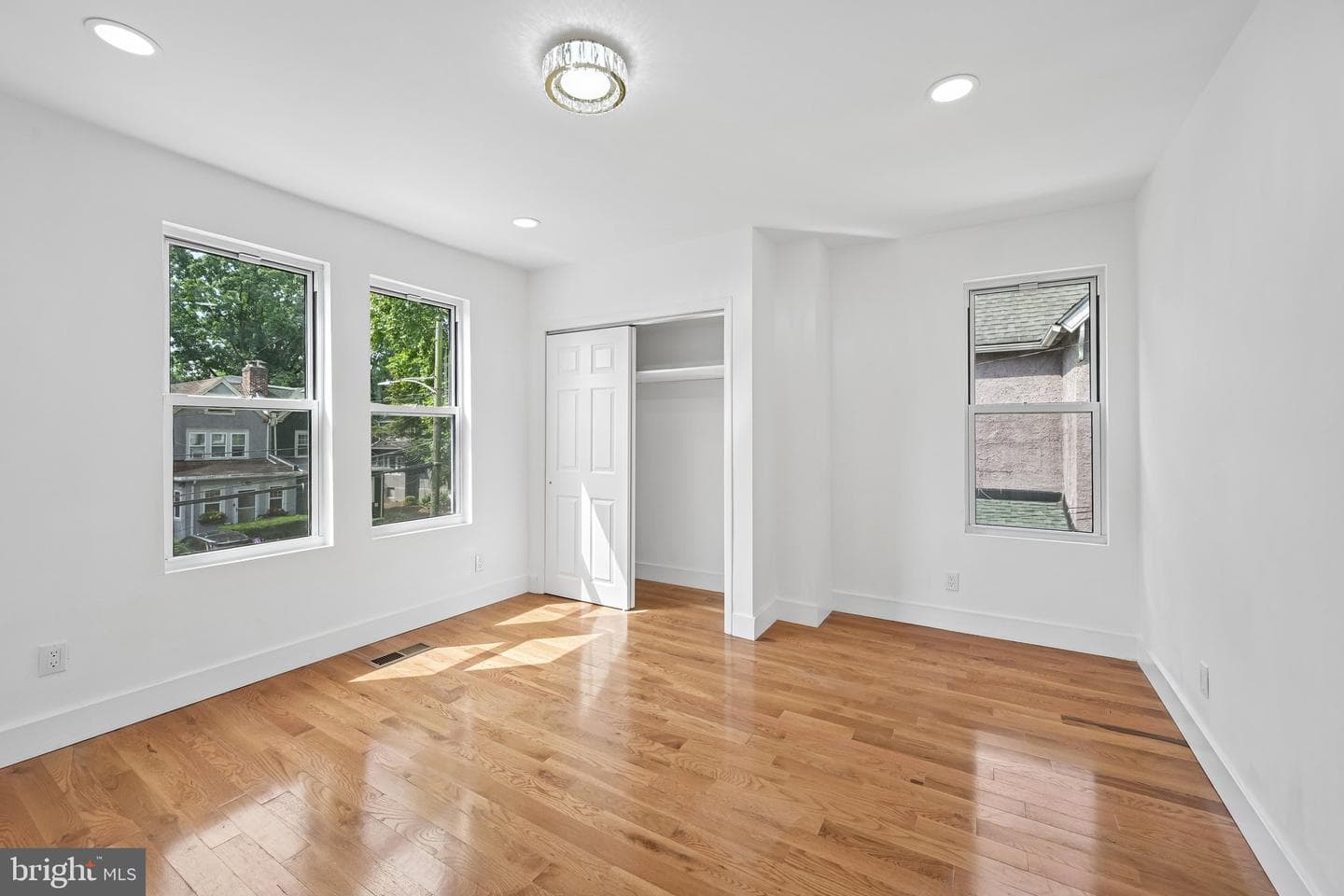 45 W Essex Avenue photo 16