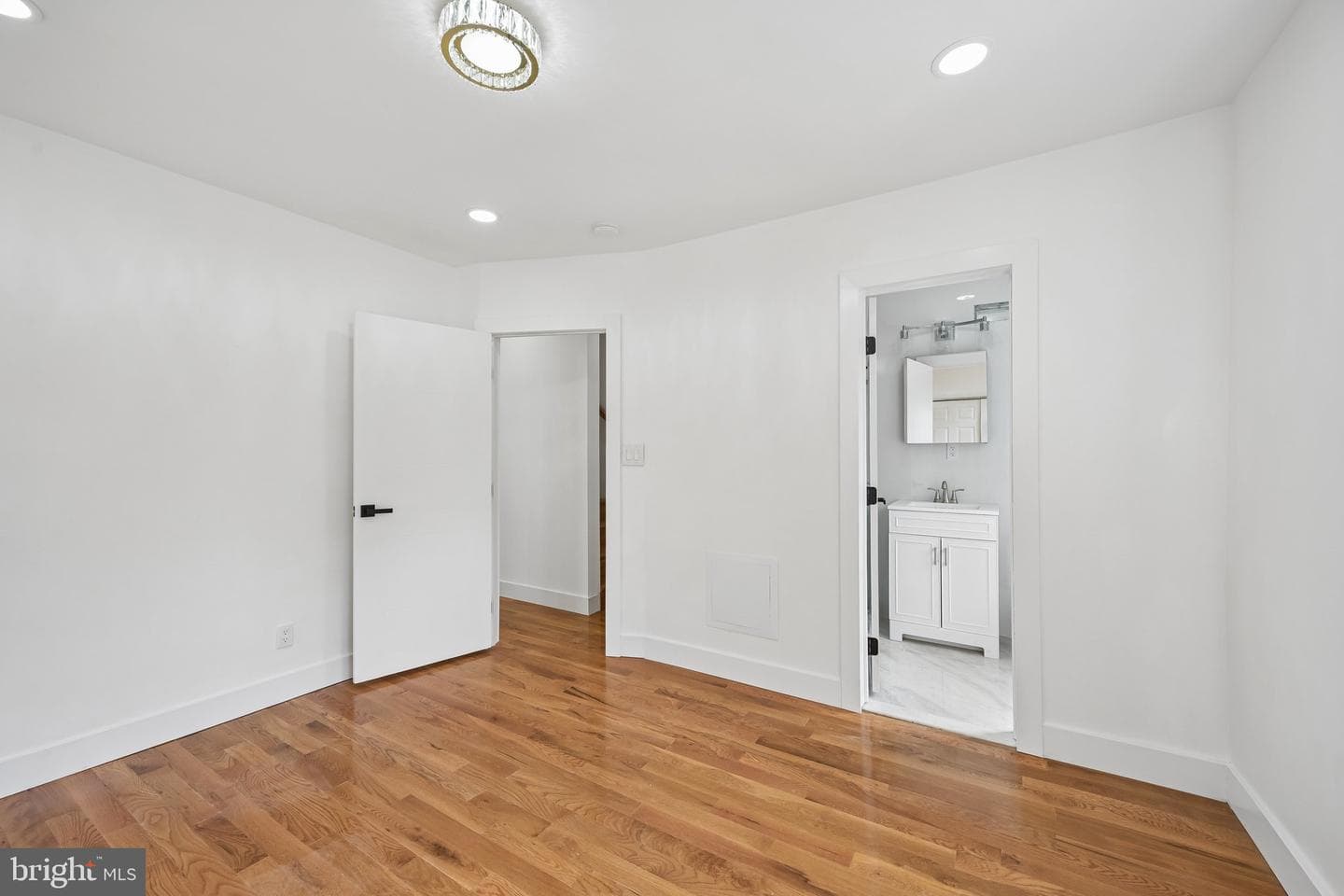 45 W Essex Avenue photo 17