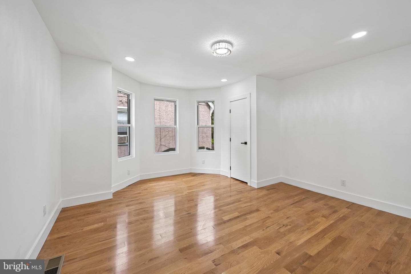 45 W Essex Avenue photo 20