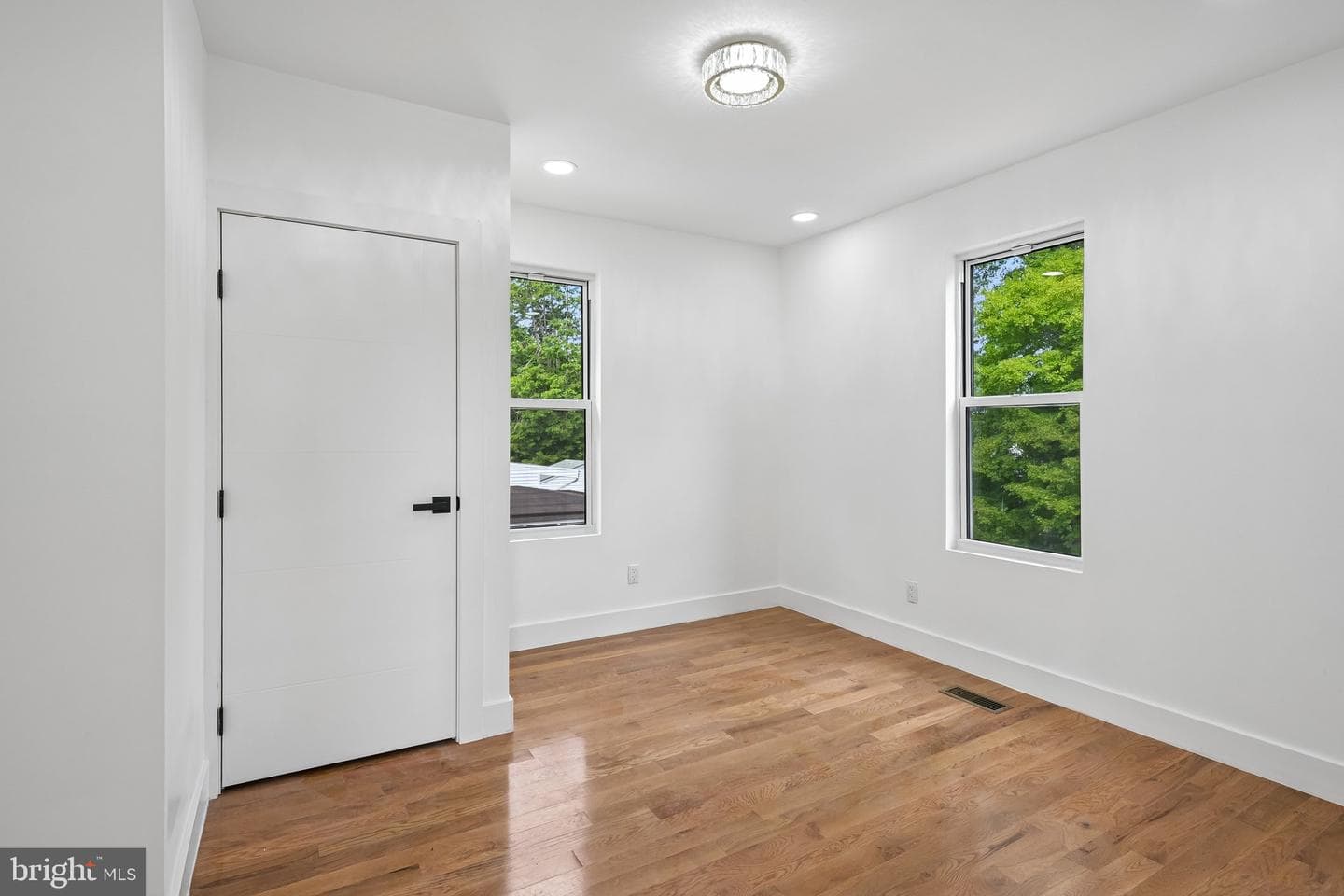 45 W Essex Avenue photo 22