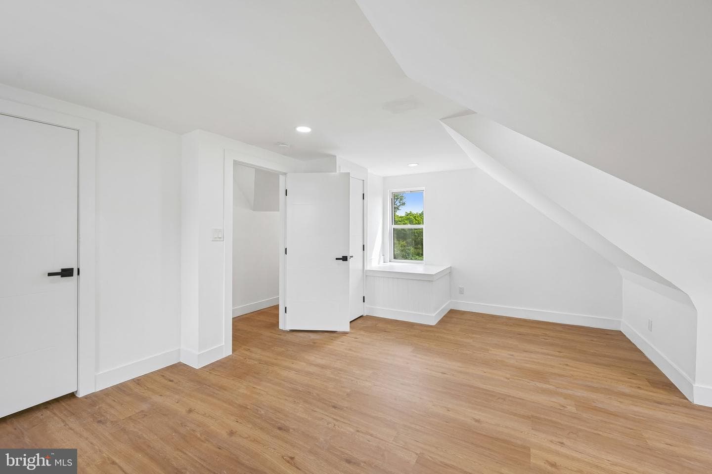 45 W Essex Avenue photo 27