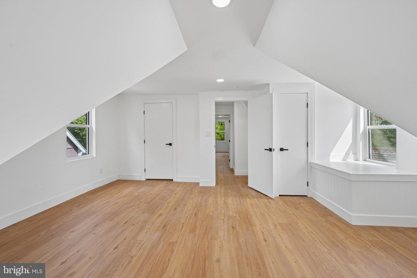 45 W Essex Avenue photo 28