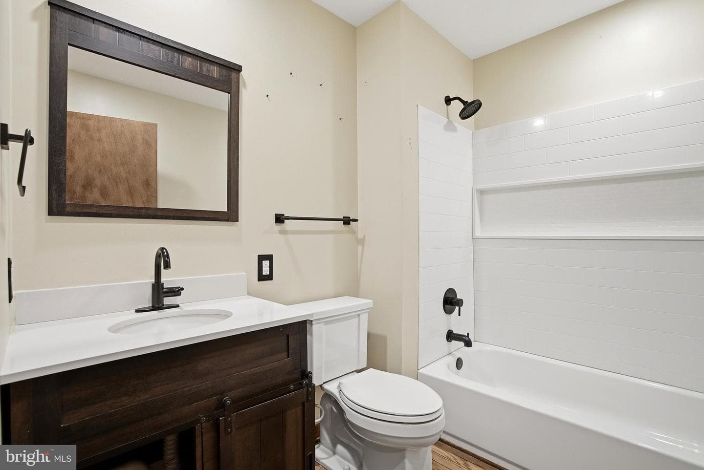 3 Upper Bank Drive photo 16