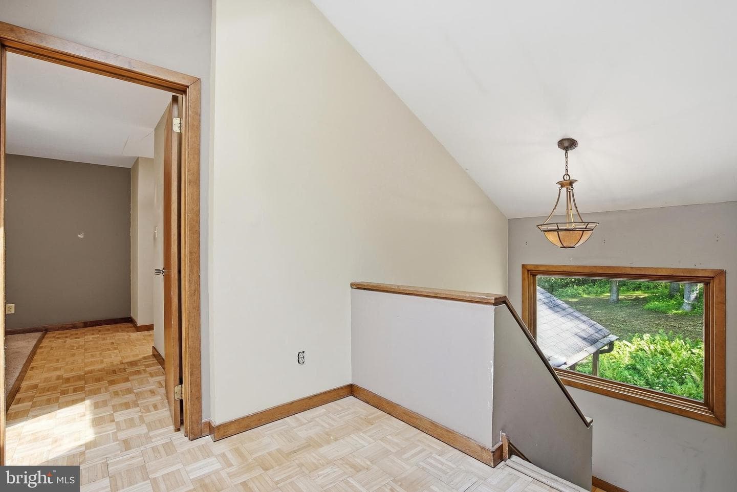 3 Upper Bank Drive photo 19