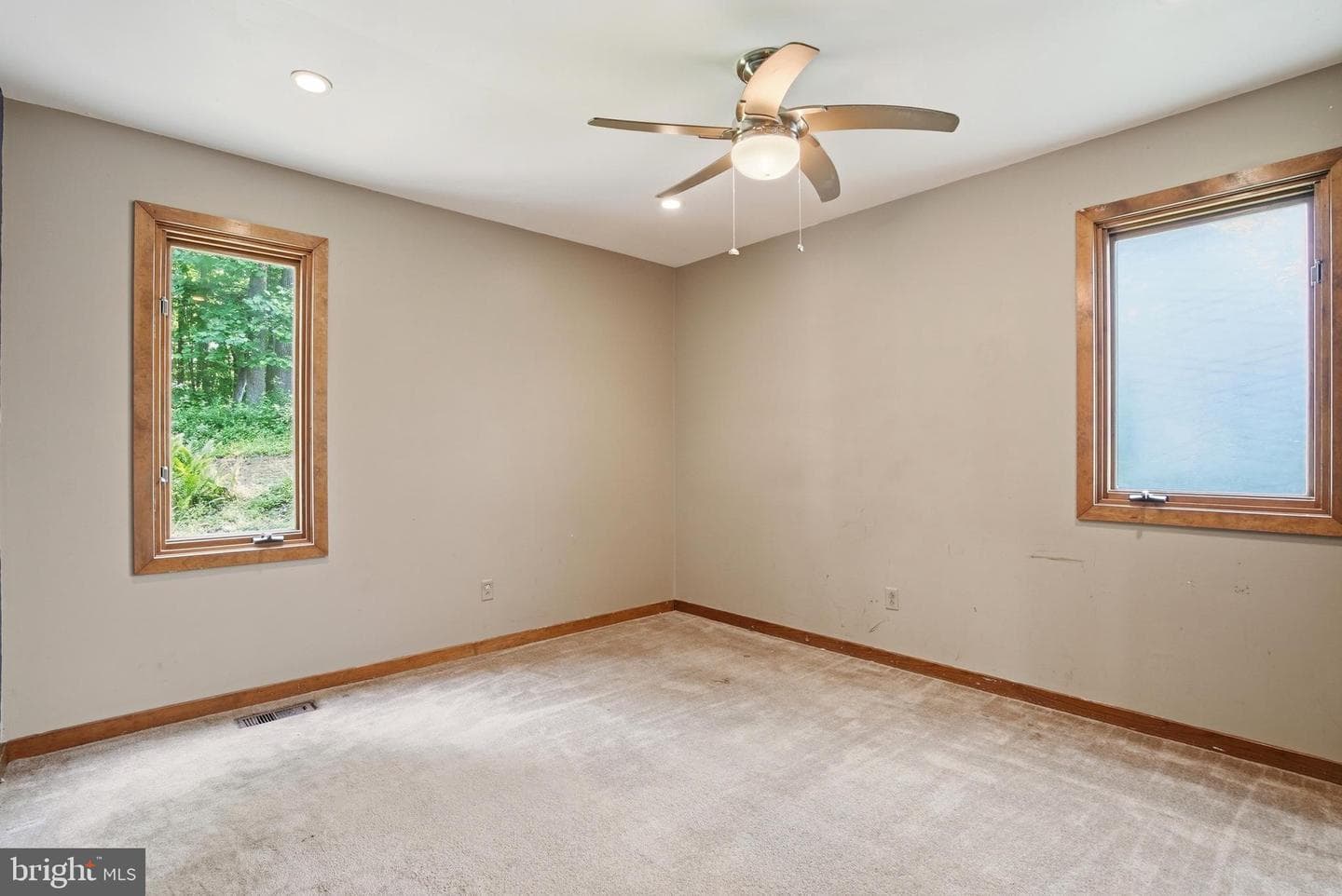 3 Upper Bank Drive photo 26