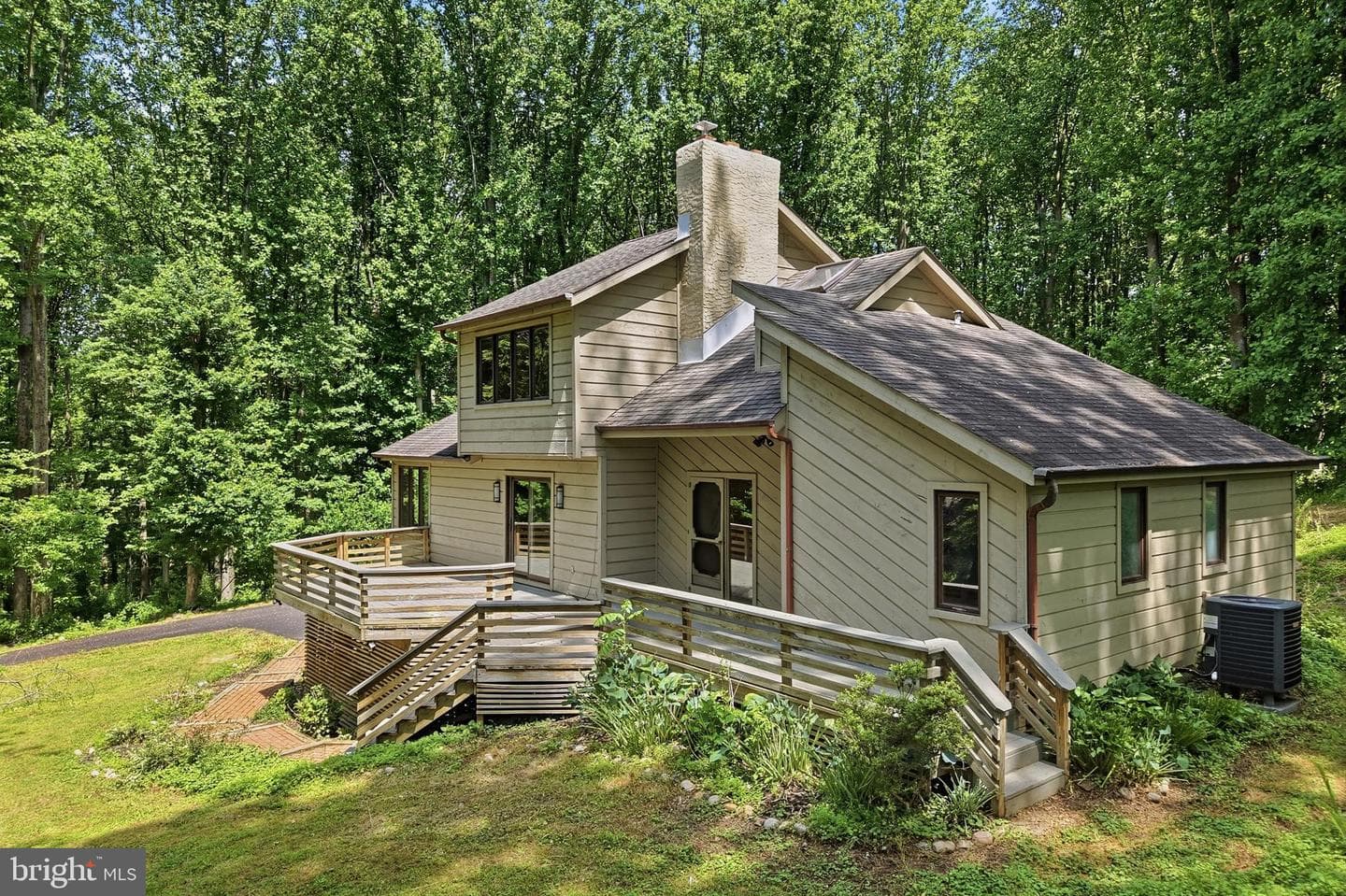 3 Upper Bank Drive photo 3