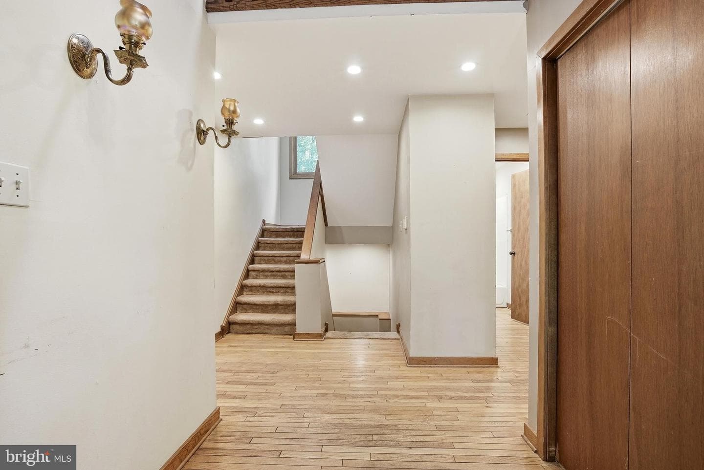 3 Upper Bank Drive photo 4