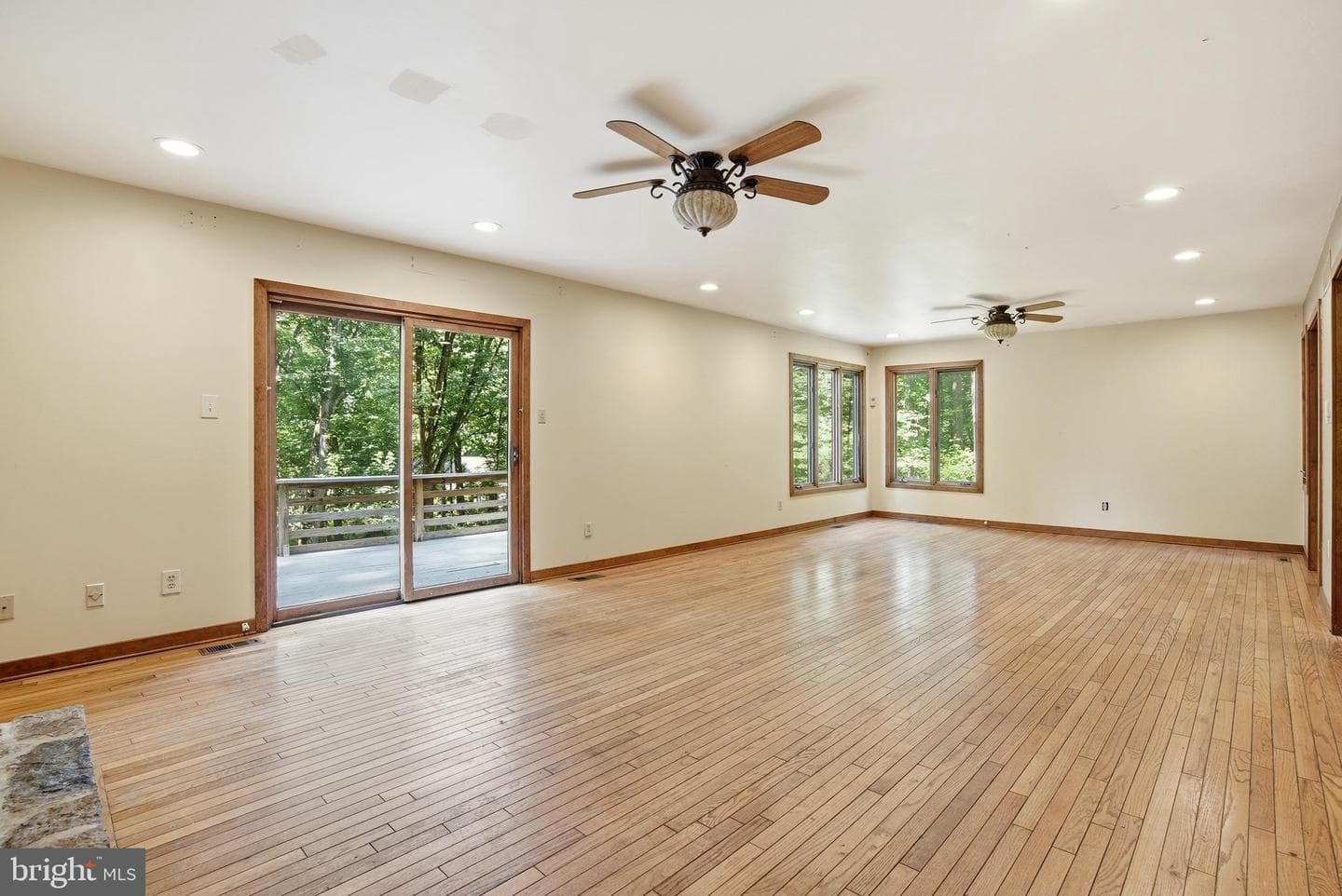 3 Upper Bank Drive photo 5