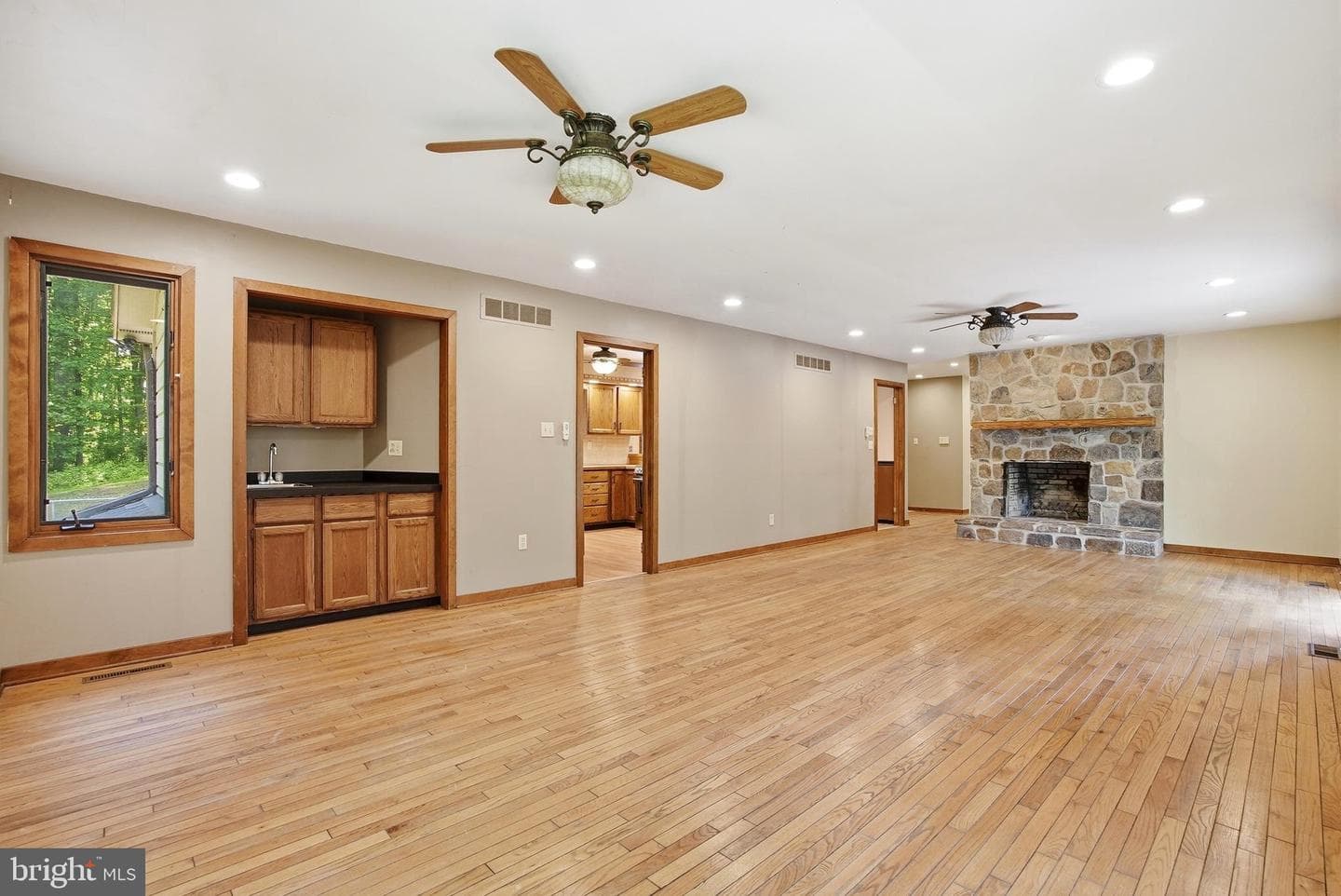 3 Upper Bank Drive photo 8