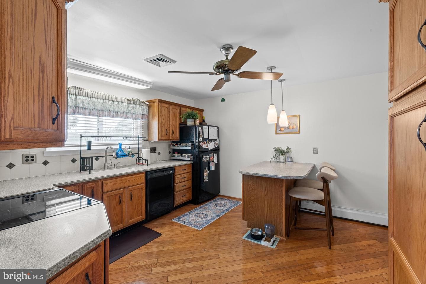 2255 Hillside Lane photo 14