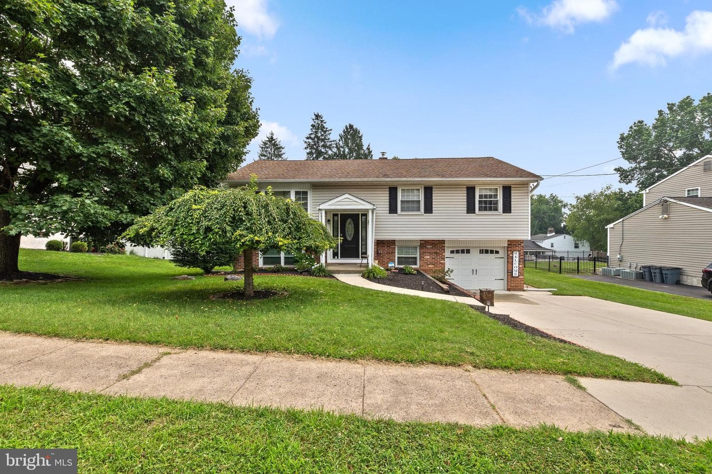 2255 Hillside Lane photo 3