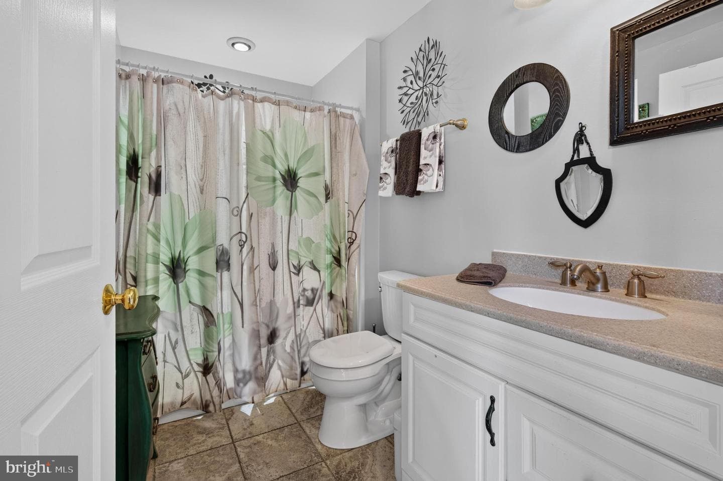 540 Hawarden Road photo 16