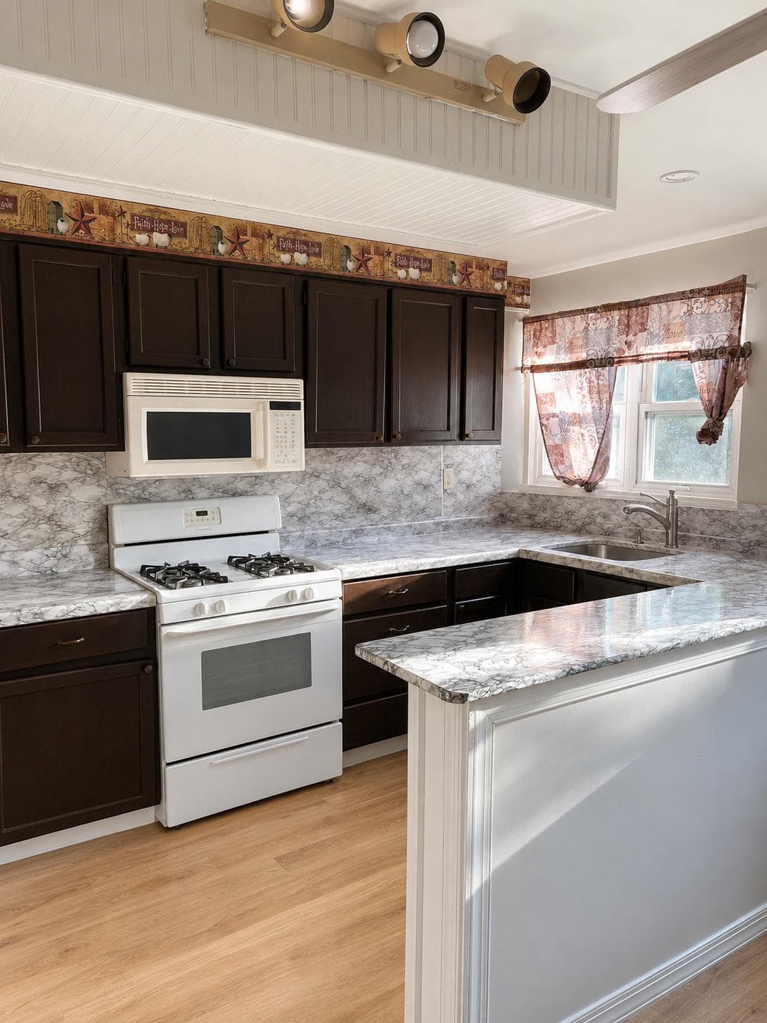 826 Delview Drive photo 5