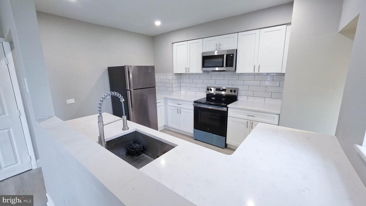 1112 Elmwood Avenue photo 8