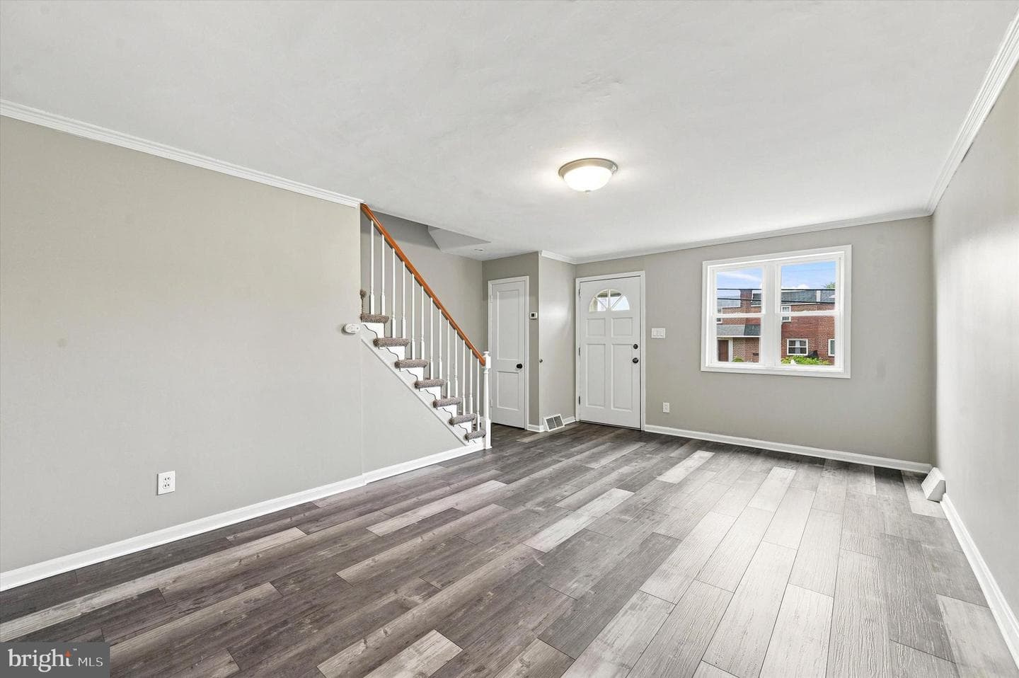 802 Grant Road photo 5