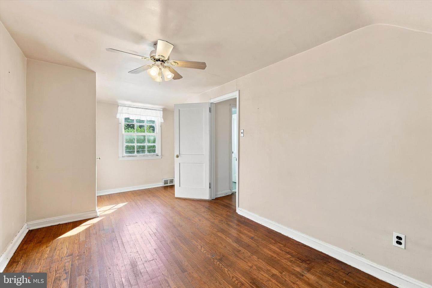 407 Buse Street photo 13