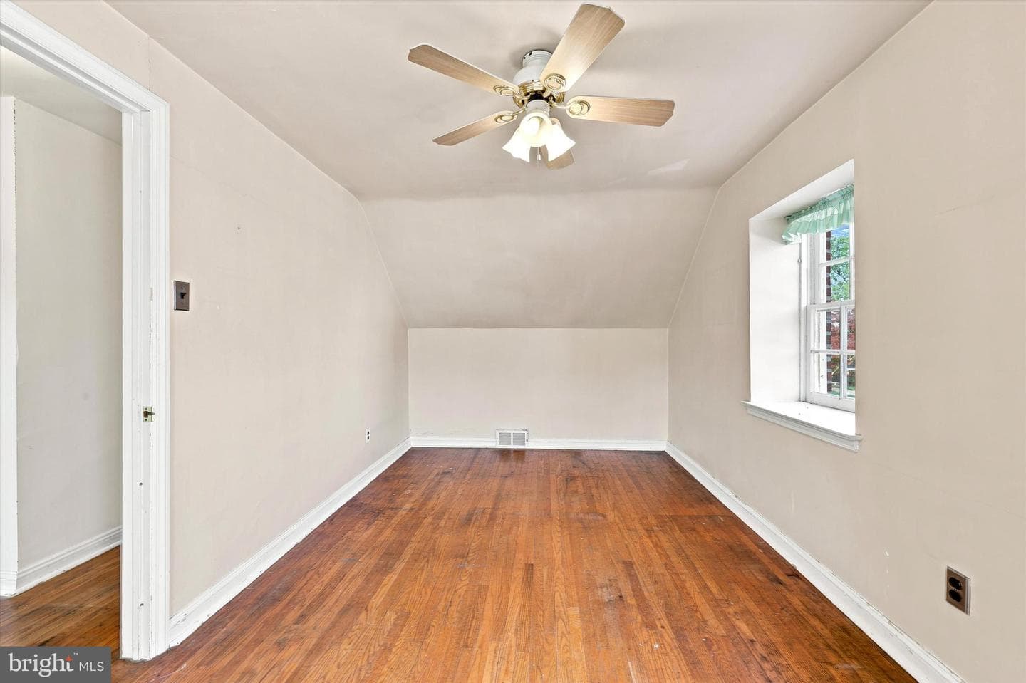 407 Buse Street photo 14