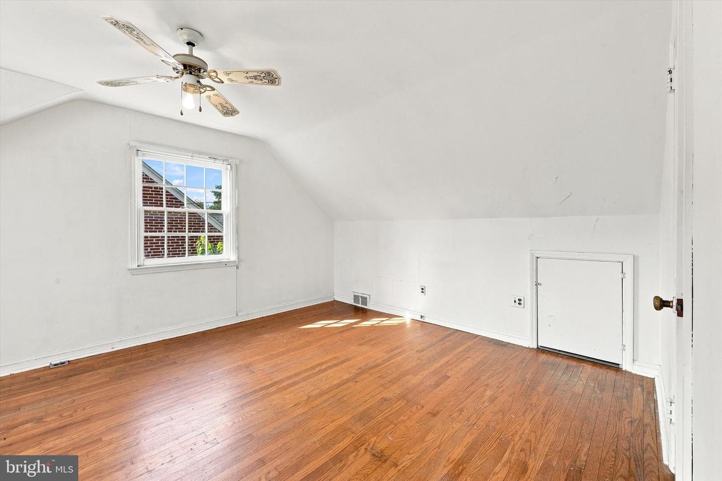 407 Buse Street photo 17