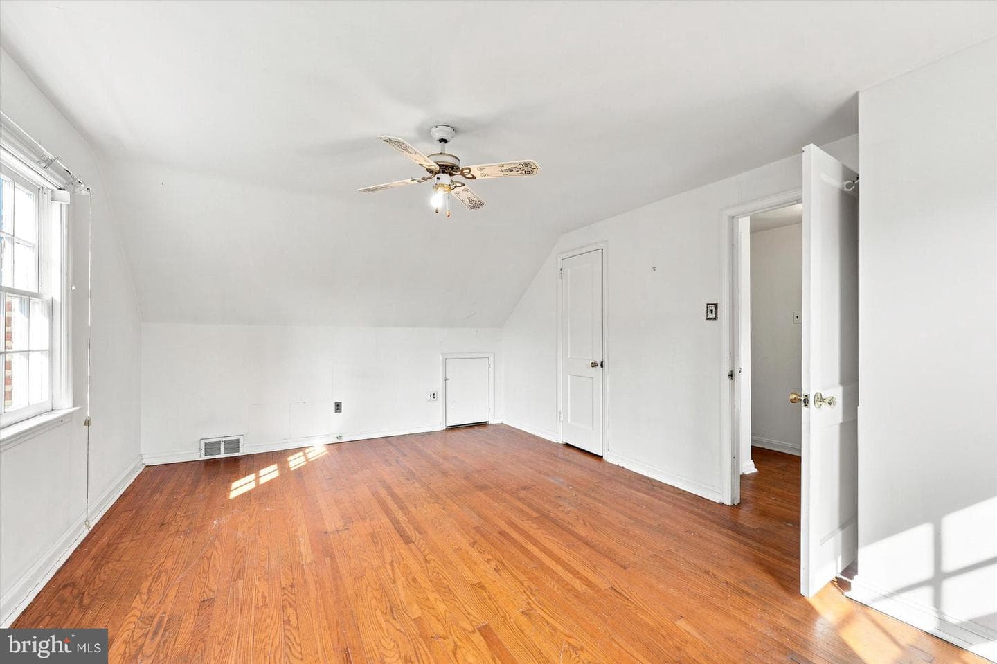 407 Buse Street photo 19