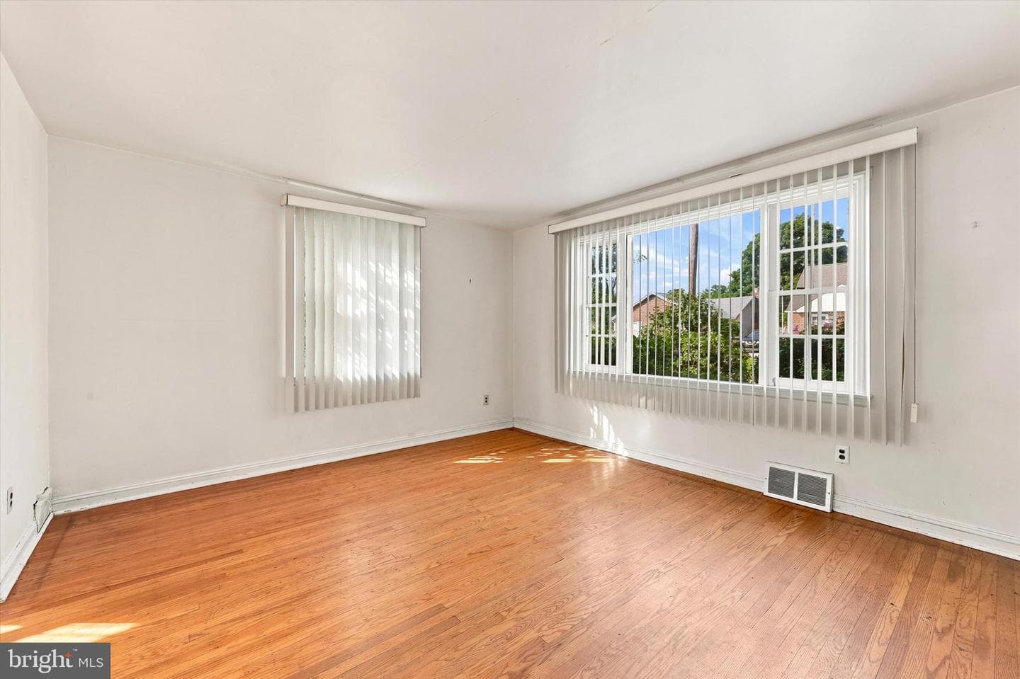 407 Buse Street photo 4