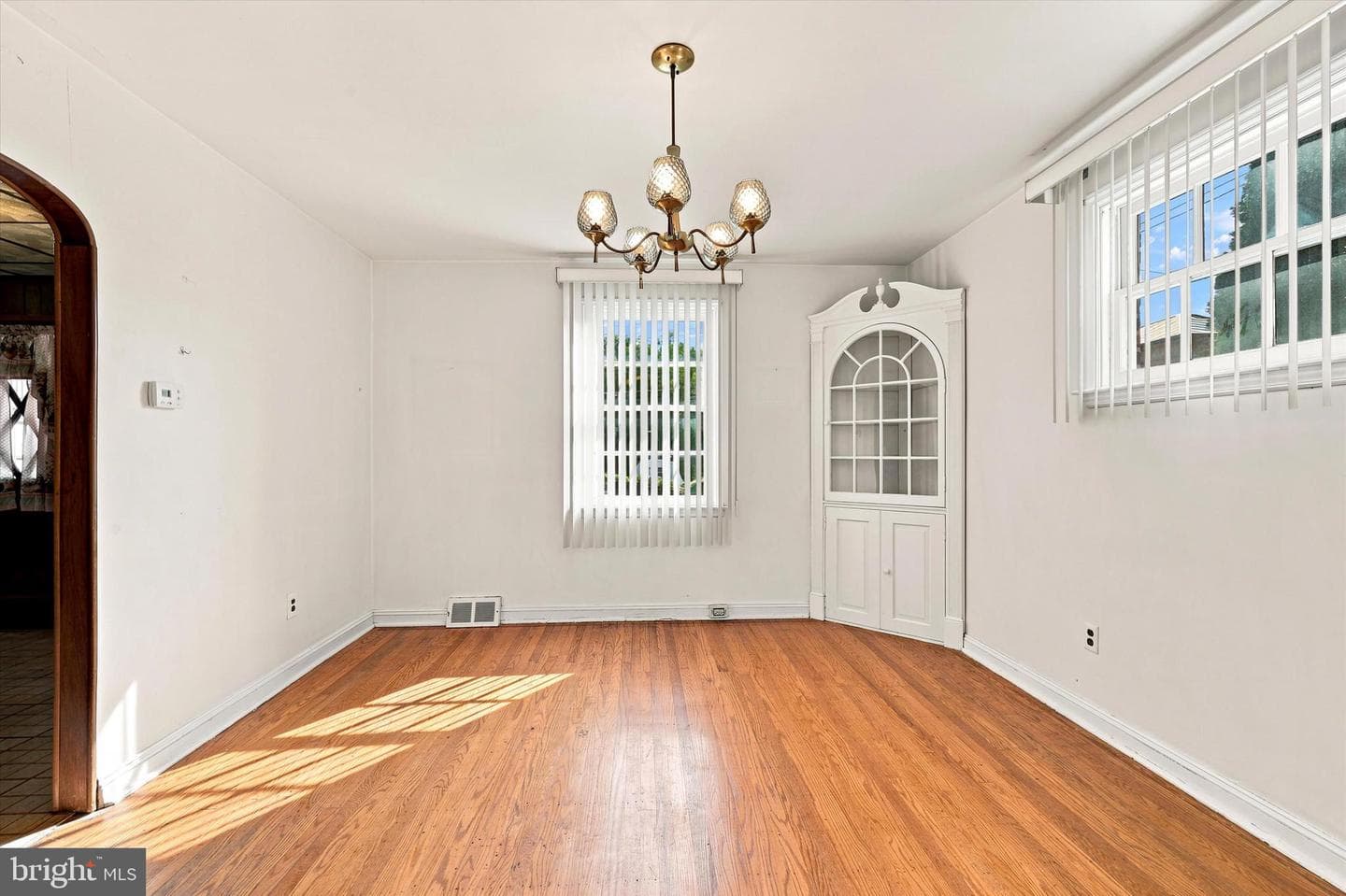 407 Buse Street photo 6