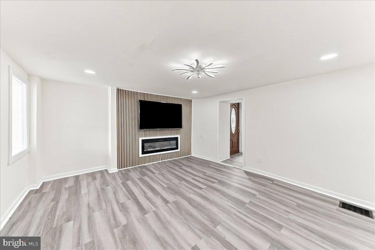 2103 Chichester Avenue photo 3