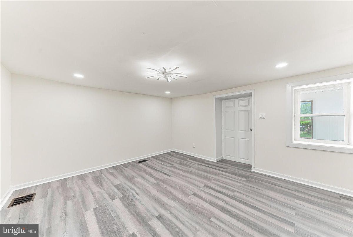 2103 Chichester Avenue photo 4