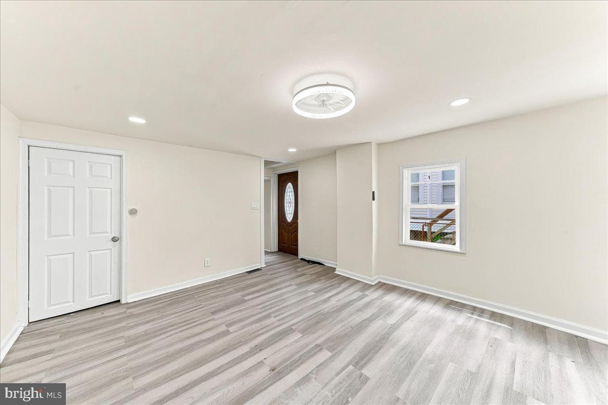 2103 Chichester Avenue photo 6