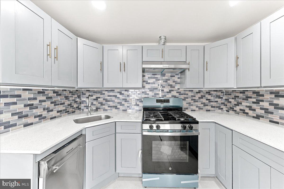 2103 Chichester Avenue photo 9