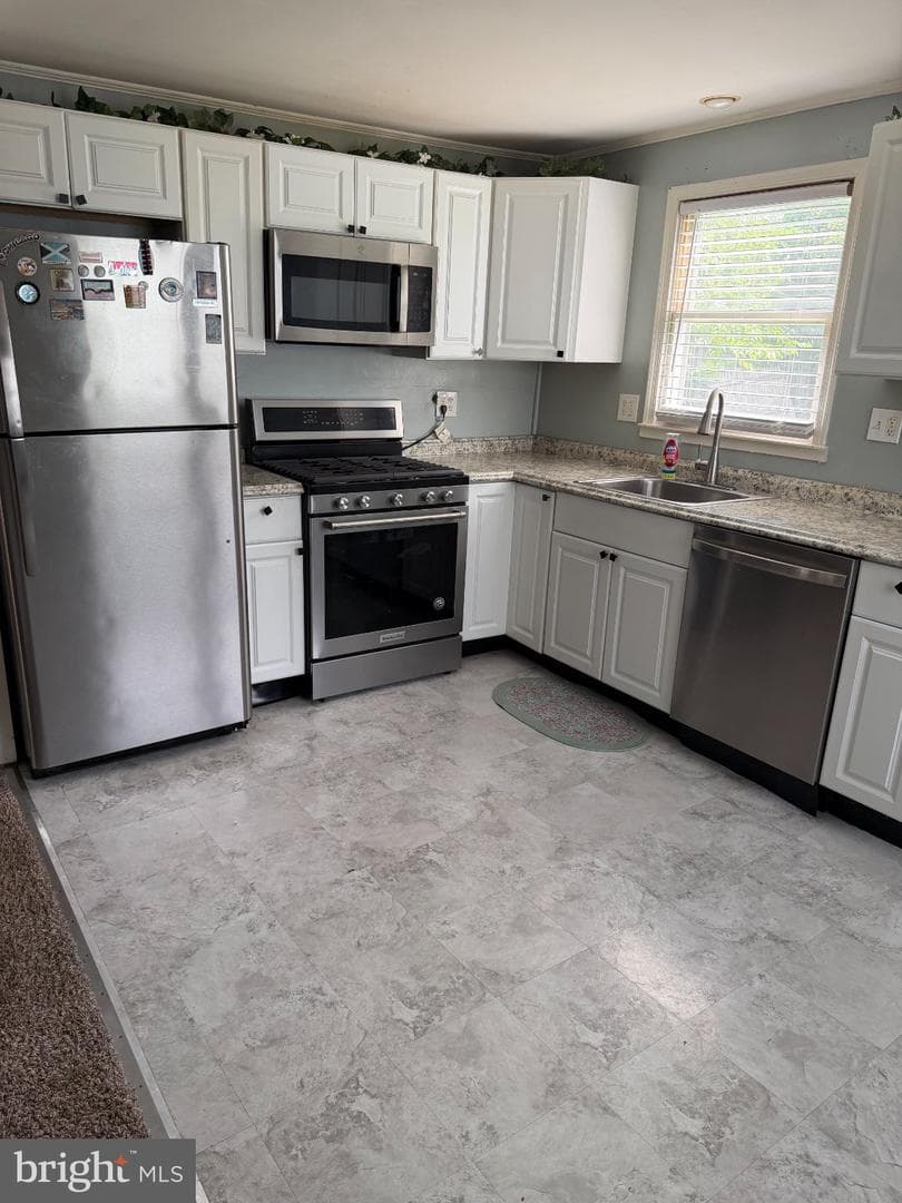 1344 Forrest Street photo 4